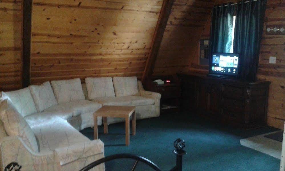 Eagle Crater Lake Inn Chemult Exteriör bild