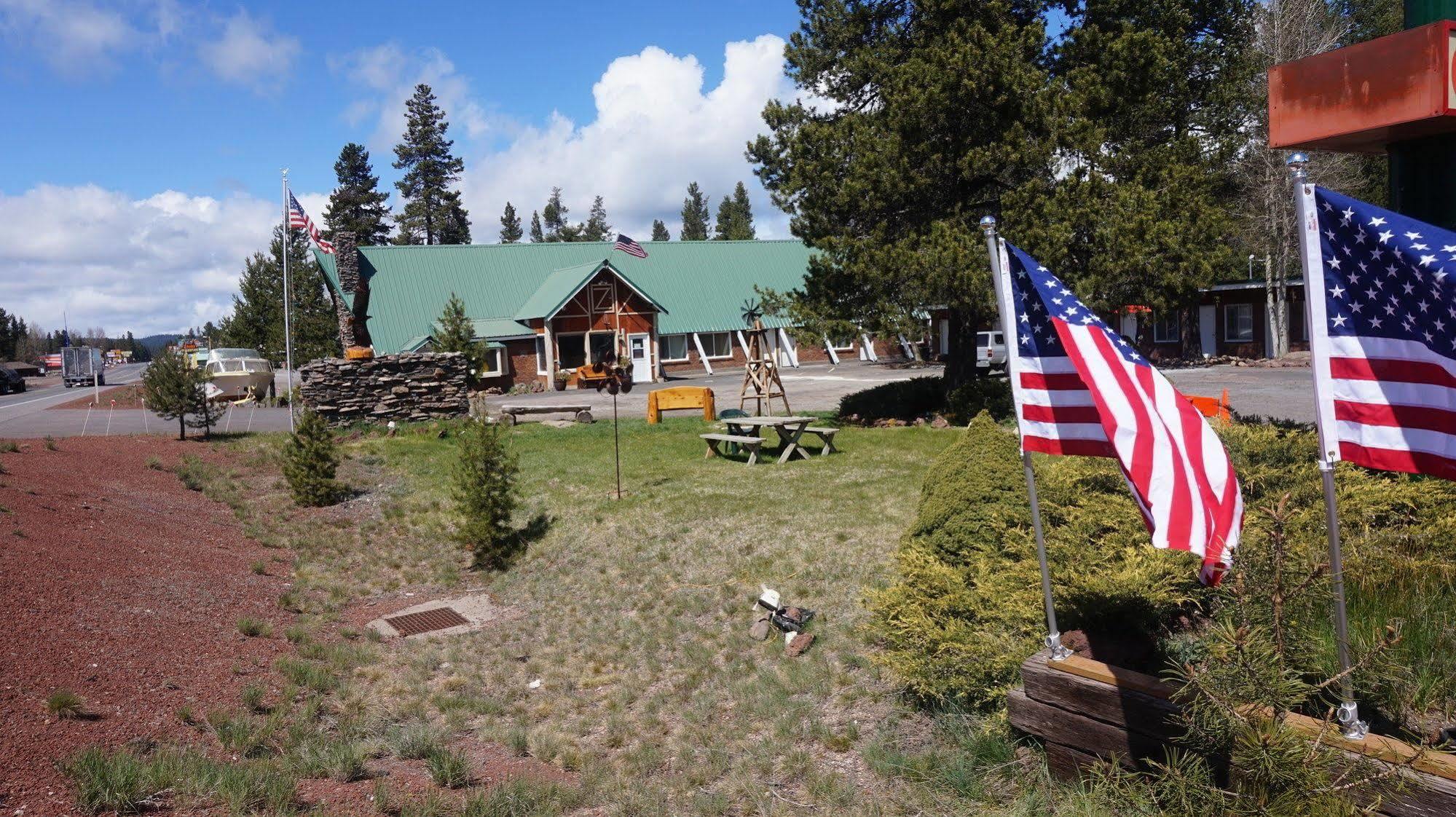 Eagle Crater Lake Inn Chemult Exteriör bild
